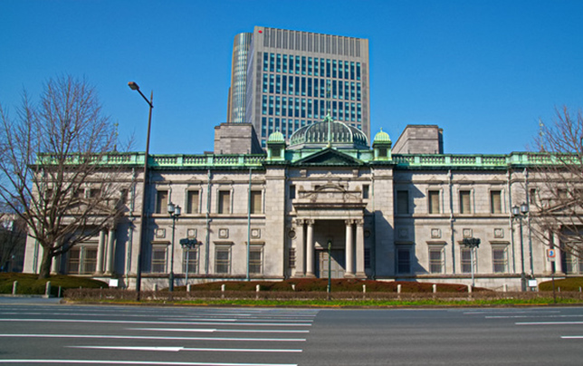 歴史的な銀行建築として知られる日本銀行大阪支店（約520m・徒歩7分）